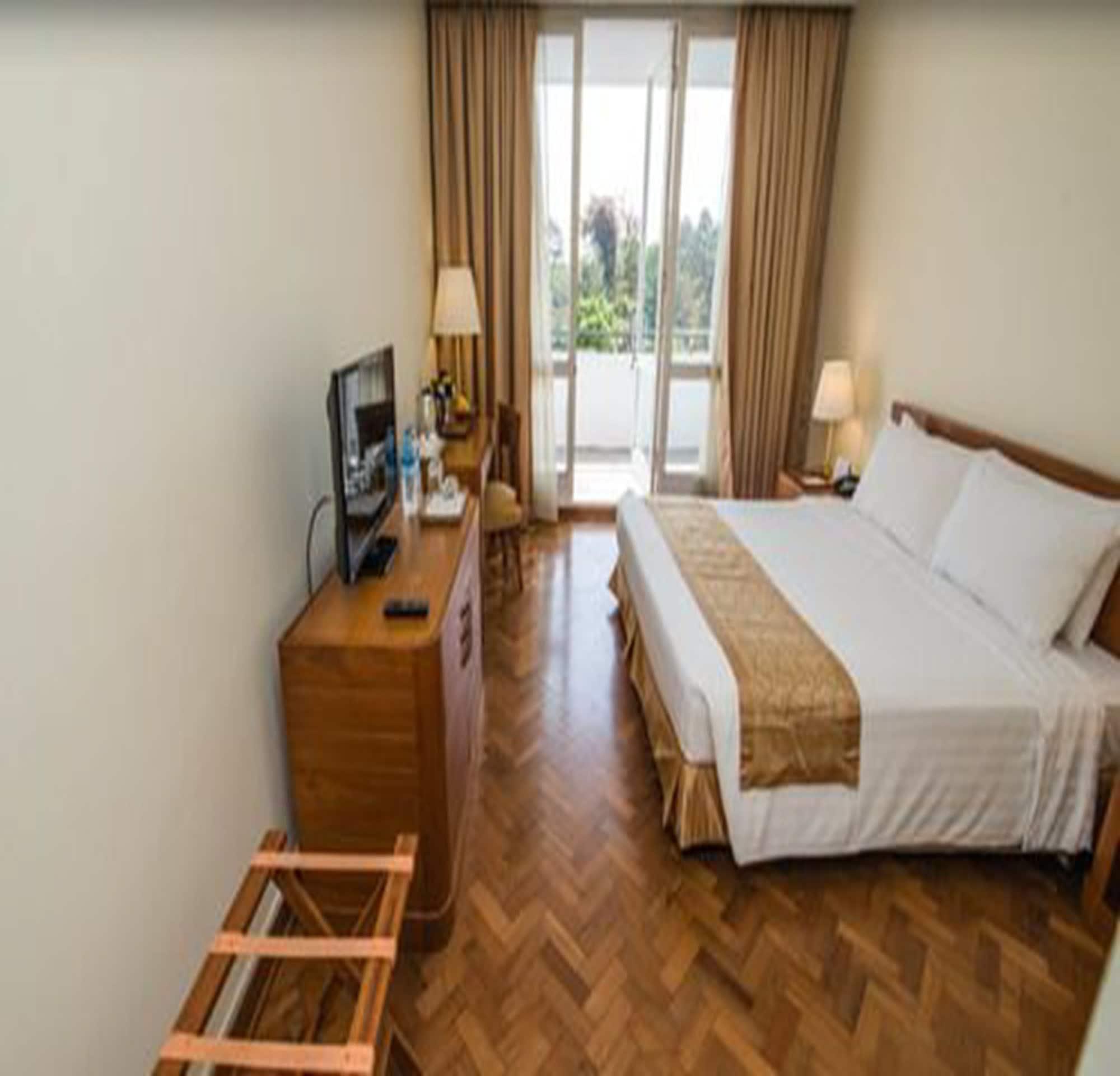 Hotel Inya 4*