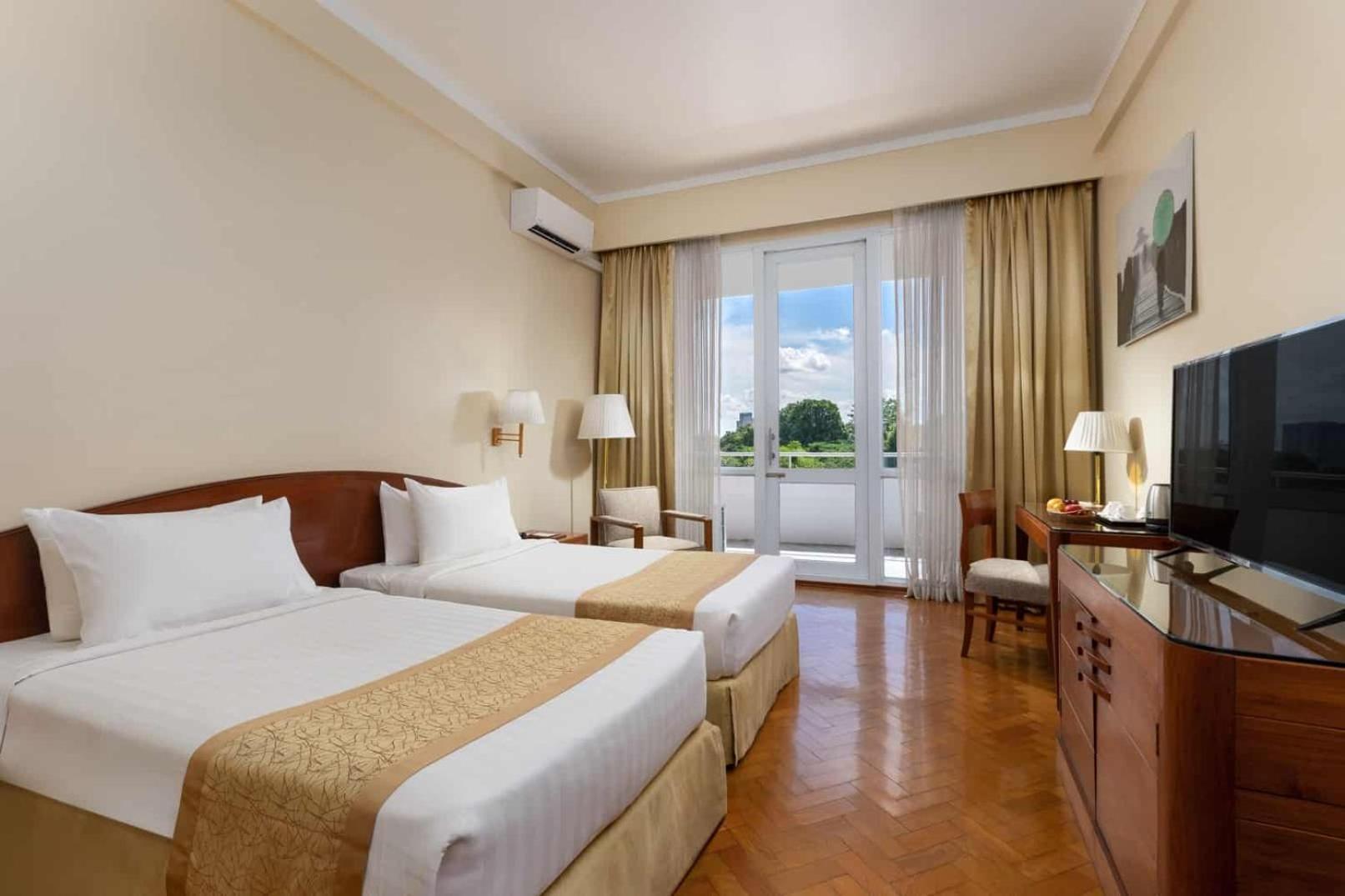 Inya Hotel 4*